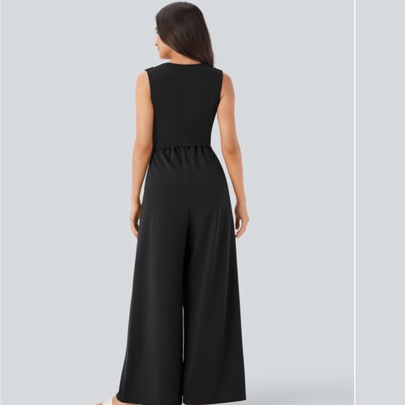 Elegant Black Sleeveless Jumpsuit - Picture 2 of 7